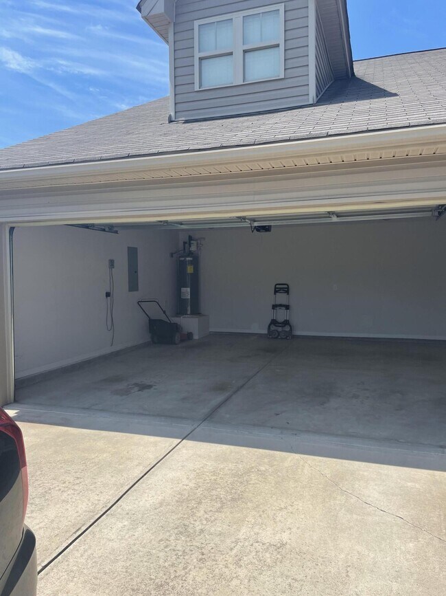 Building Photo - 903 Inman Dr