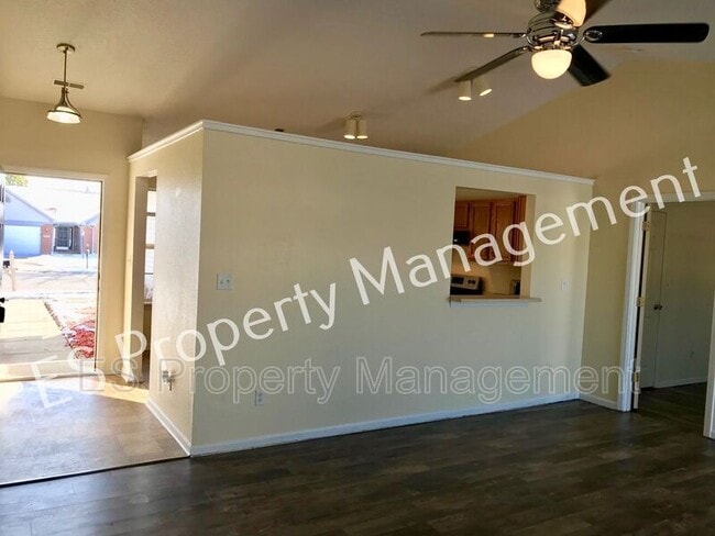 Building Photo - 5742 Ashcroft Dr