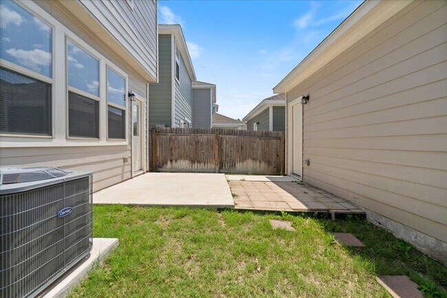 Building Photo - 1728 Fountain Bridge Dr