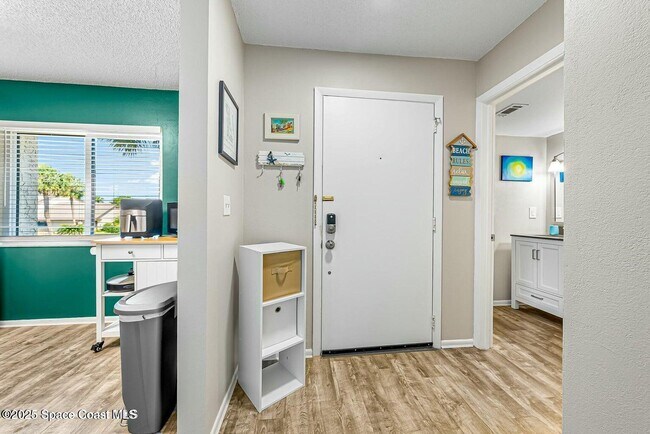Building Photo - 2175 Golf Isle Dr