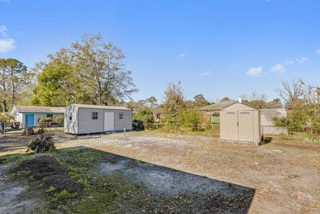 Building Photo - 5261 Quan Dr