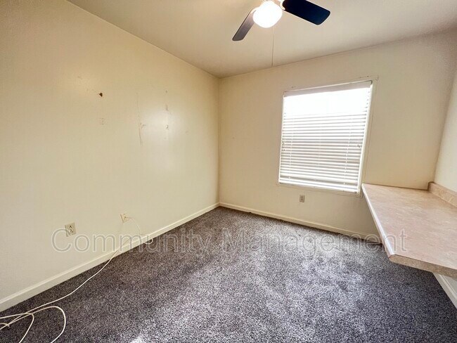 Building Photo - 4322 Chelsea Dr