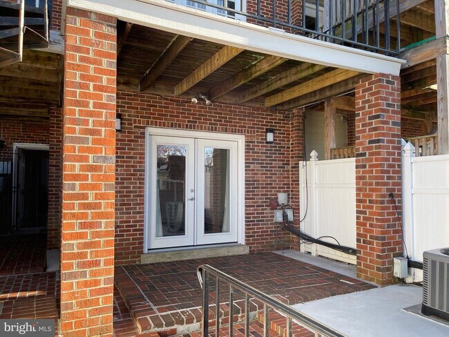 Building Photo - 1246 Maryland Ave NE