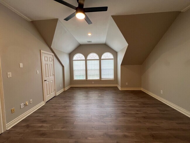 Building Photo - 3 Story home in private gated community!