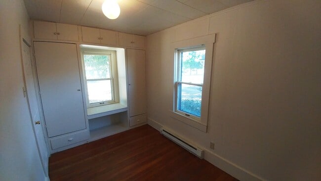 Building Photo - Cute Home With Large Yard