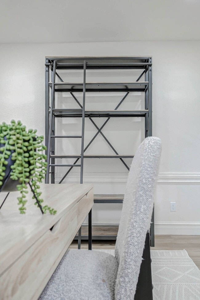 Building Photo - 9923 Emnora Ln