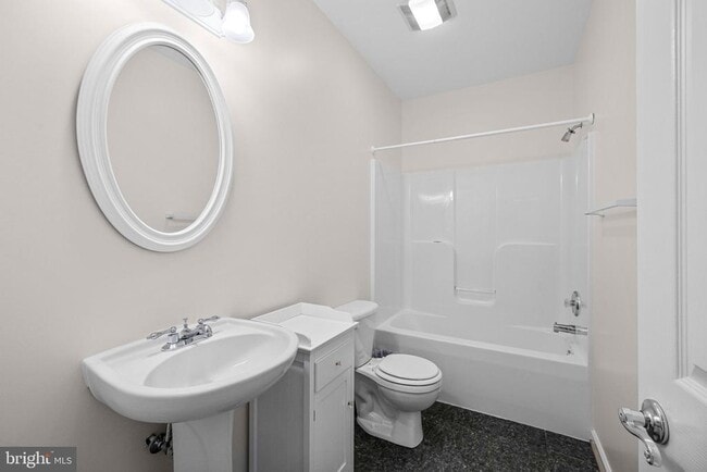 Building Photo - 686 Lake Caroline Dr