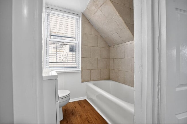 Building Photo - Narcissus