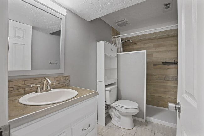 Building Photo - 5 Bed 3 Bath Home in Rigby