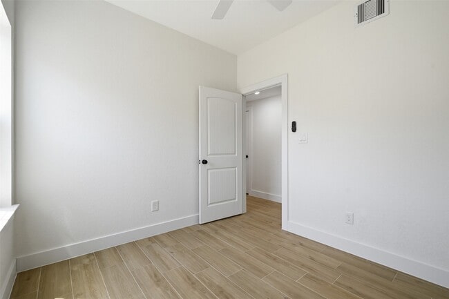 Building Photo - 428 Rhode Island St
