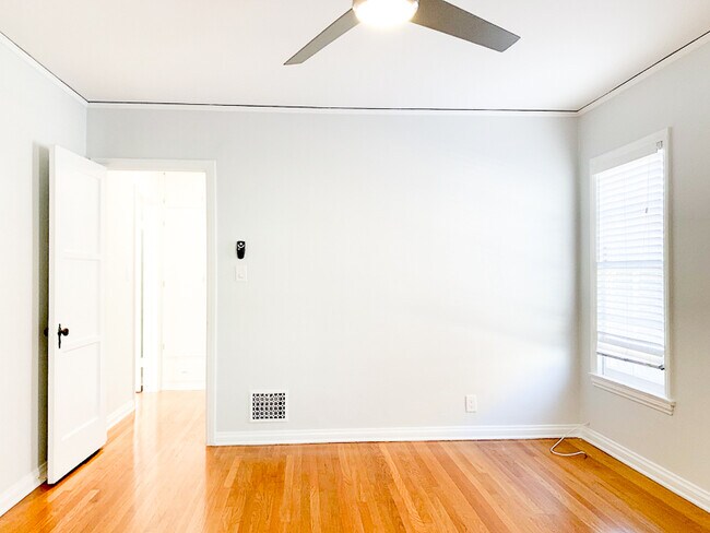 Building Photo - 452 S New Hampshire Ave