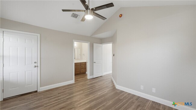 Building Photo - 1005 N LBJ Dr