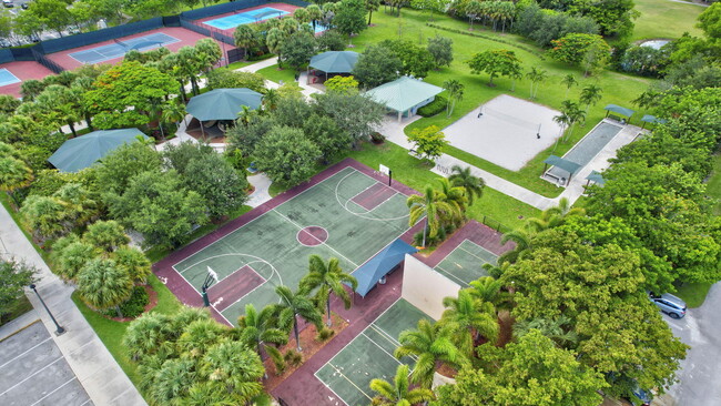 Building Photo - 3100 N Palm Aire Dr