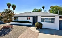 Building Photo - 5BD/2BA, Great Sunroom!