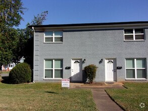 Building Photo - Recently Renovated 2 Bedroom 1 1/2 Bath To...