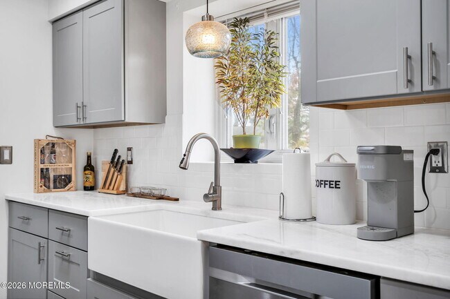 Building Photo - 658 Driftwood Pl