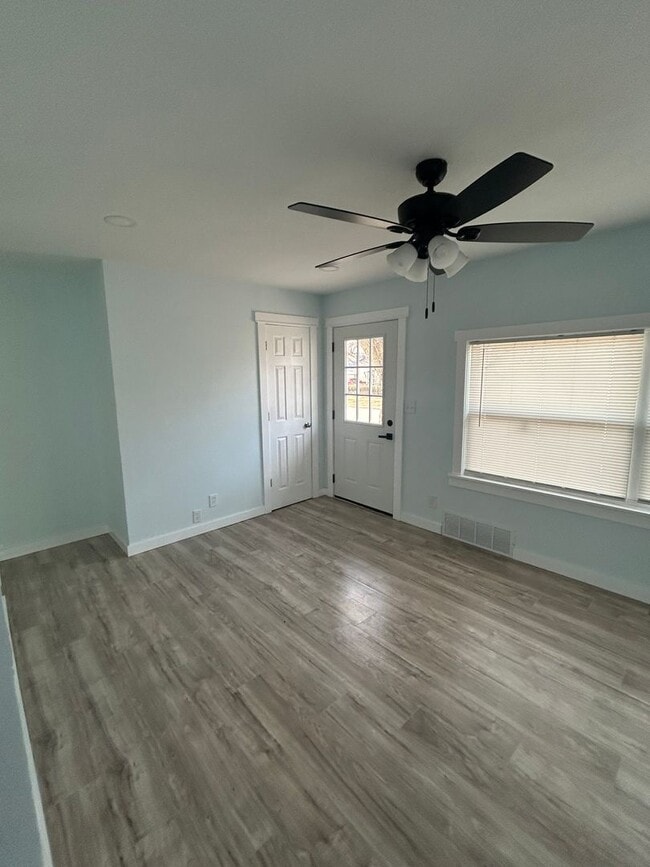 Building Photo - 2336 N Estelle Ave