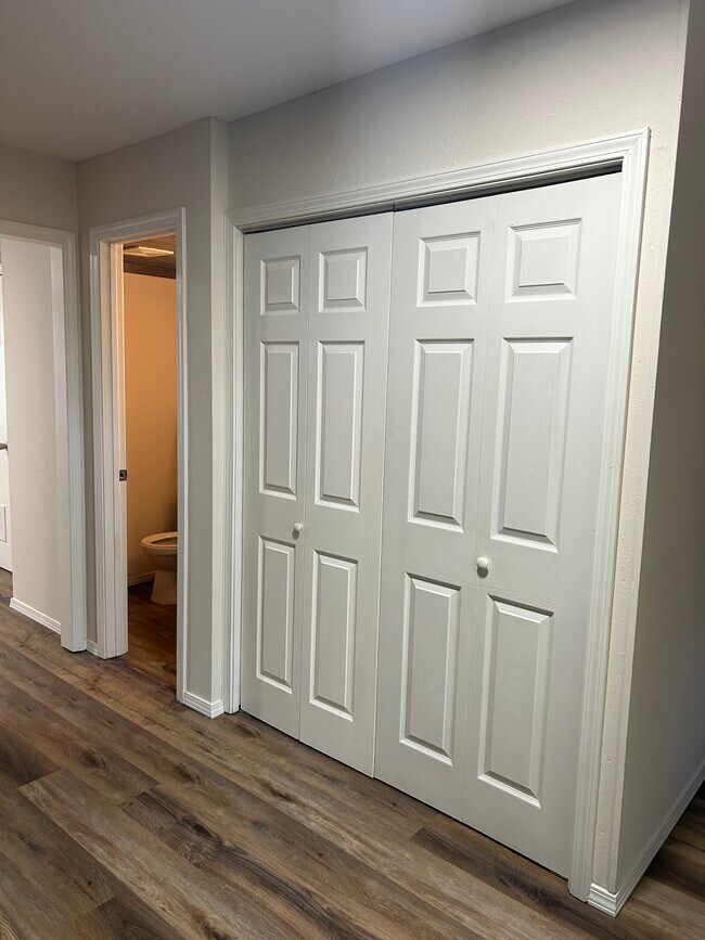 Building Photo - 1220 Apple Glen St