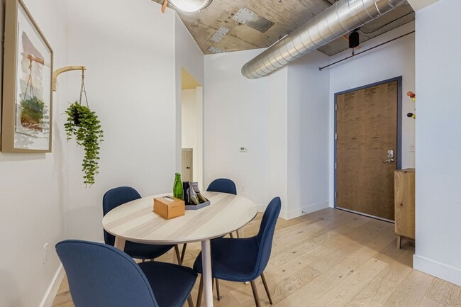 Building Photo - Modern 1 BDR in Peloton - All the Amenities