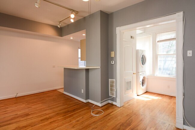 Building Photo - 3113 N Racine Ave