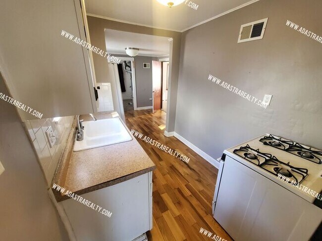 Building Photo - Charming 2 Bedroom Bungalow in WALDO-Comin...