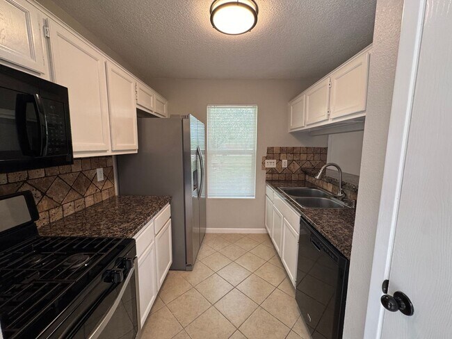 Building Photo - 215 Greenlawn Blvd