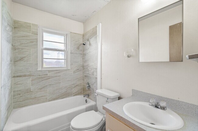 Building Photo - Cozy Home w/ Large Backyard, Minutes from TTU