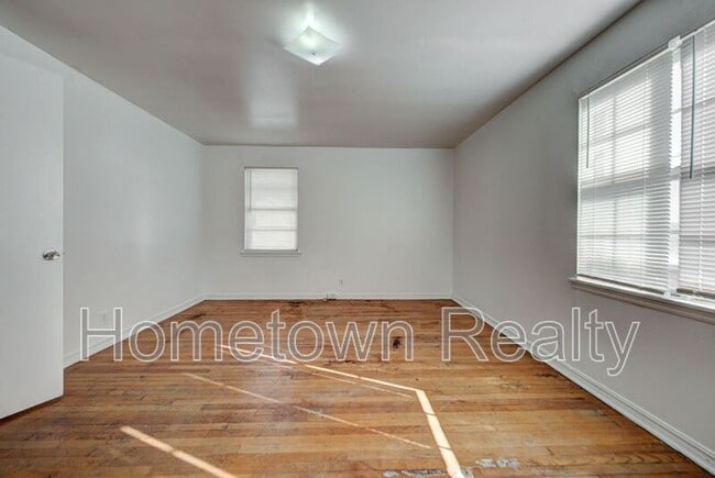 Building Photo - 821 NE 81st St