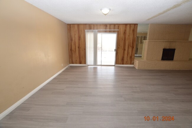 Building Photo - 2805 Kings Way