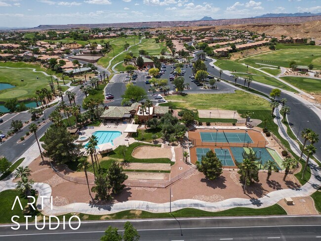 Building Photo - Beautiful home located in the gated commun...