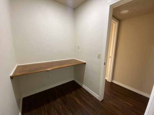 Building Photo - 9107 E 69th Pl