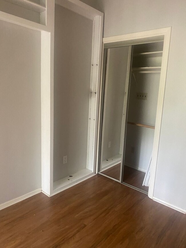 Building Photo - LAW SCHOOL SPECIAL - 1BD PLUS STUDY / 2BD/1BA