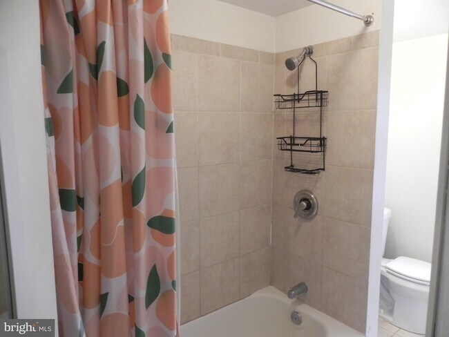 Building Photo - 319 W 28th St