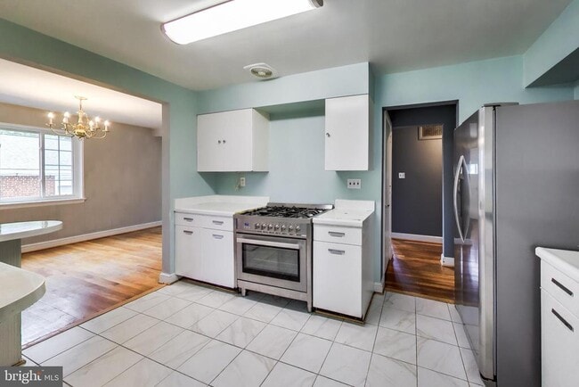 Building Photo - 7215 Normandy Ln