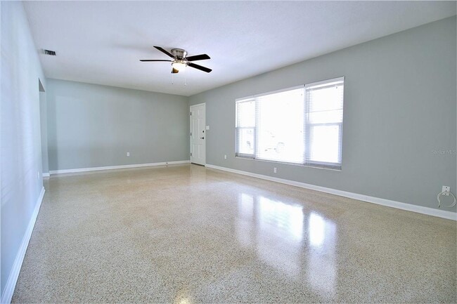 Building Photo - 1001 Brookside Dr