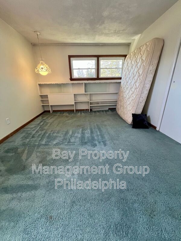 Building Photo - 303 Hedgerow Ln