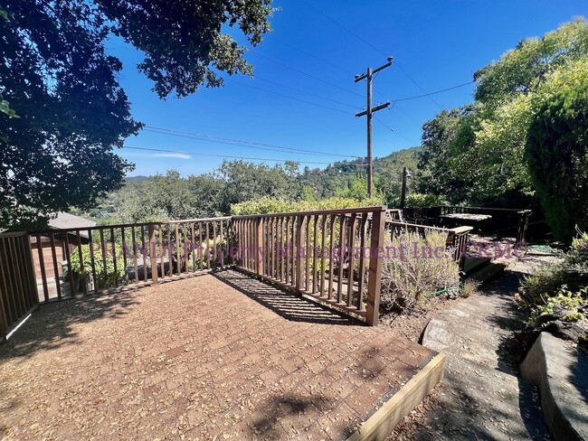 Building Photo - "Charming 2-Bedroom Retreat in San Anselmo...