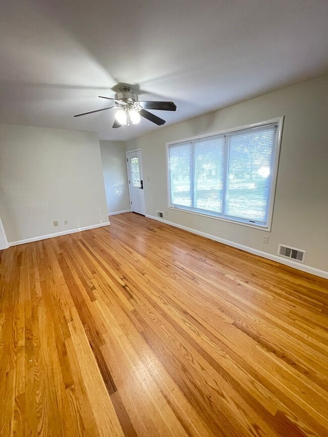 Building Photo - NEW ON THE MARKET– Charming 3bd/1ba Ranch Home in Prime Location!