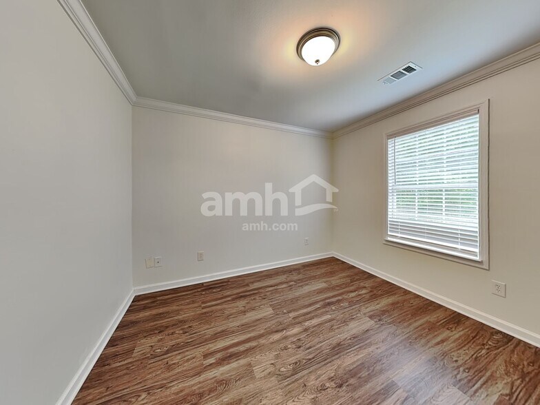 Building Photo - 22 Willow Bend Dr