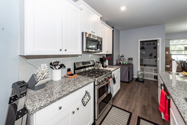 Building Photo - 4 Bedroom, 3.5 Bathroom Home in Summers Co...