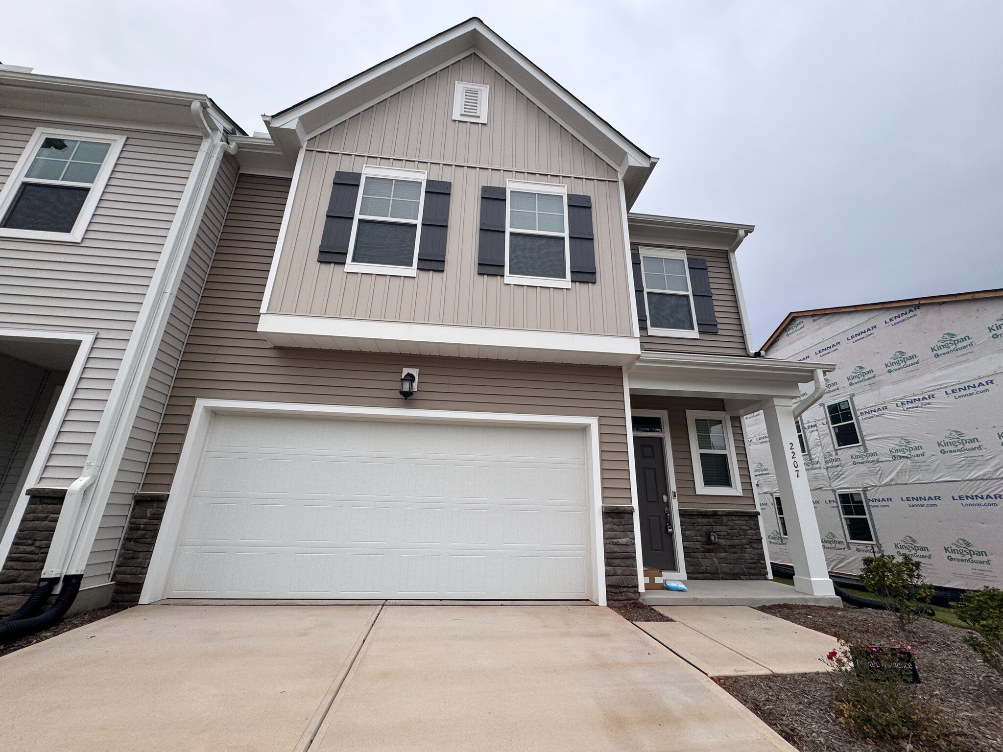 Building Photo - Room in Townhome on Tulip Bloom Ln