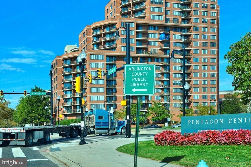 Building Photo - 2321 25th St S