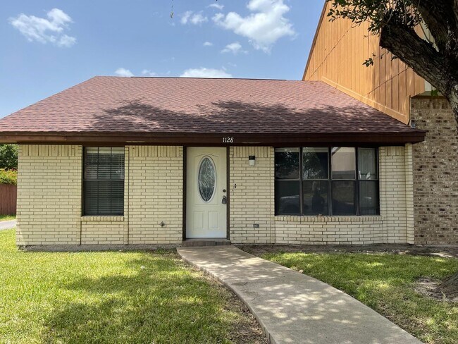 Primary Photo - 1128 Redbud Ave