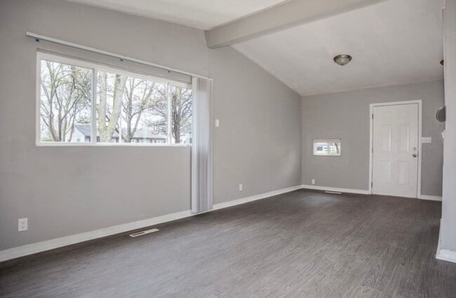 Building Photo - COMING SOON! 3 Bed 1 Bath home in Kansas C...