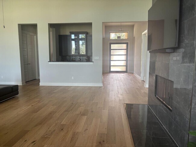 Building Photo - 205 Spence Ln