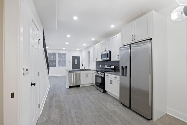 Building Photo - 272 S 22nd St