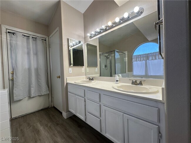 Building Photo - 1616 Watercreek Dr