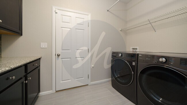 Building Photo - Spacious 4-Bedroom Home with Bonus Room and Full Basement!