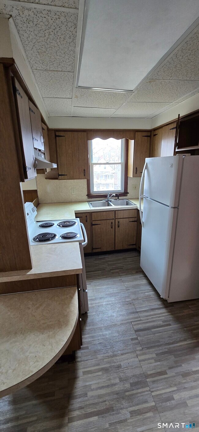 Building Photo - 79 Robbins St