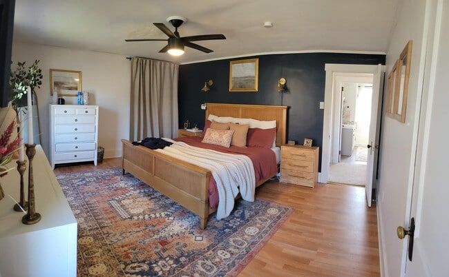 Building Photo - 3-bedroom, 1-bathroom home located on the picturesque Neville Island, PA.